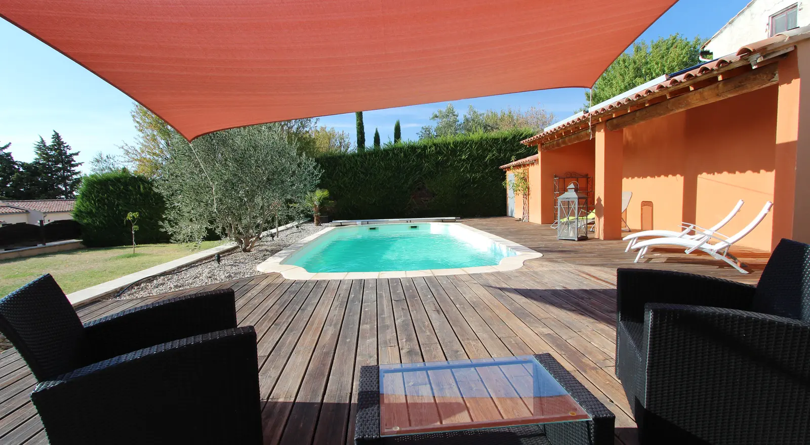 Piscine chauffée par des panneaux solaires