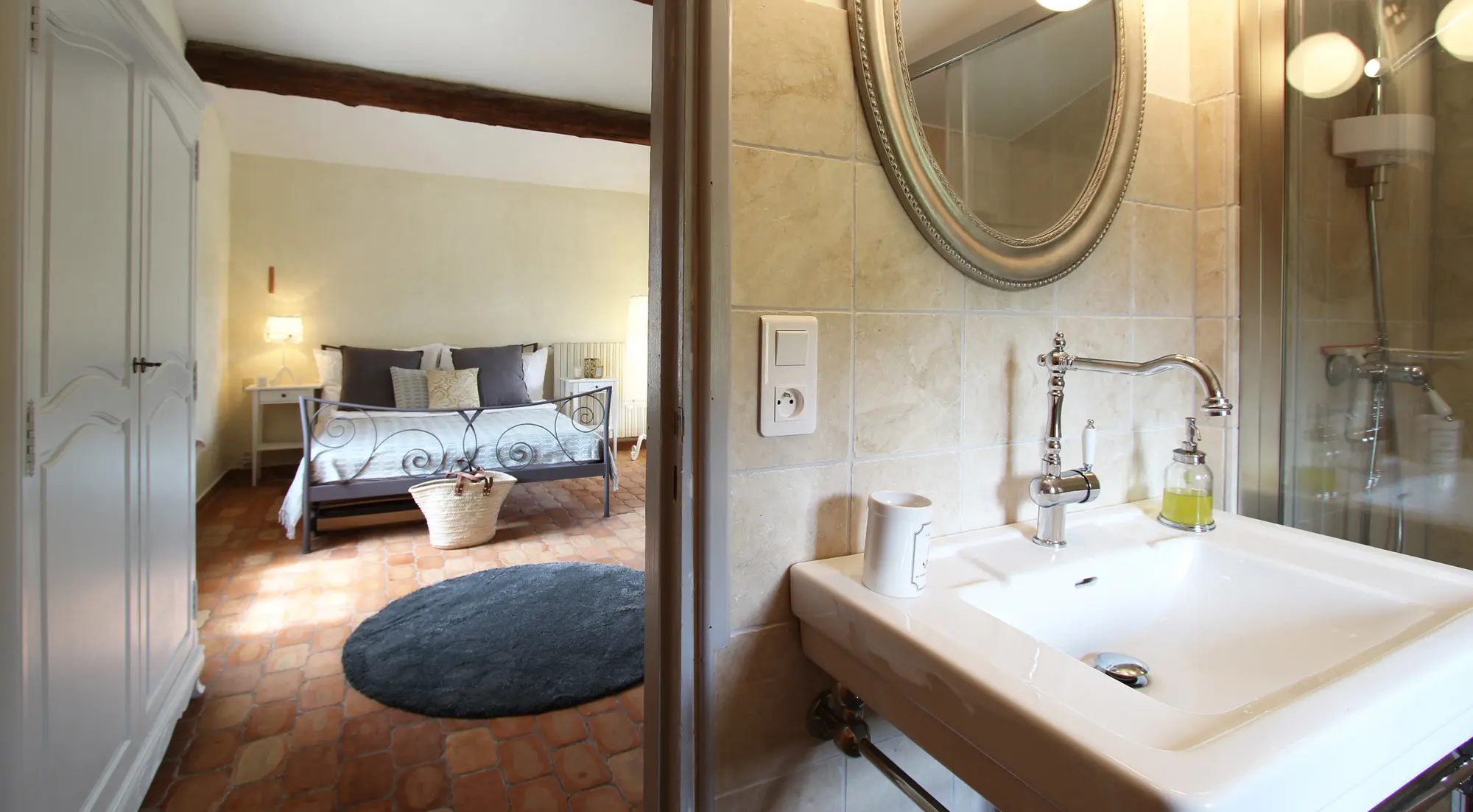 Chambre 3 avec salle de douche privative