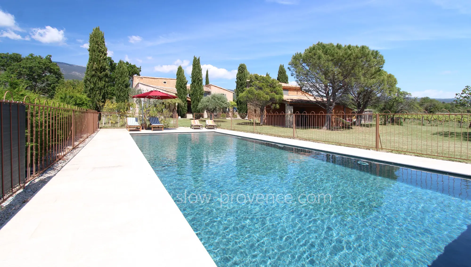 Provencal farmhouse with Mont-Ventoux view