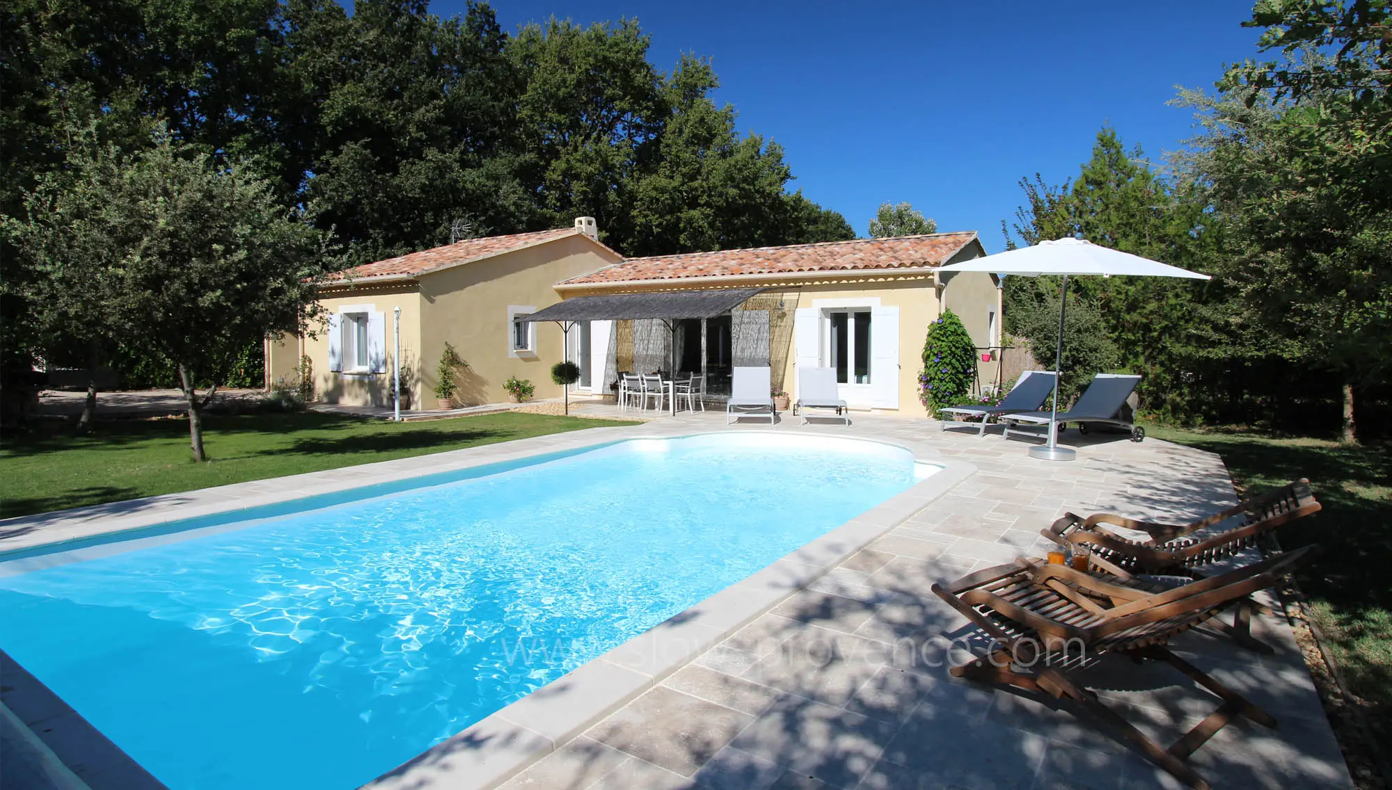 Pretty villa in Mazan with swimming pool