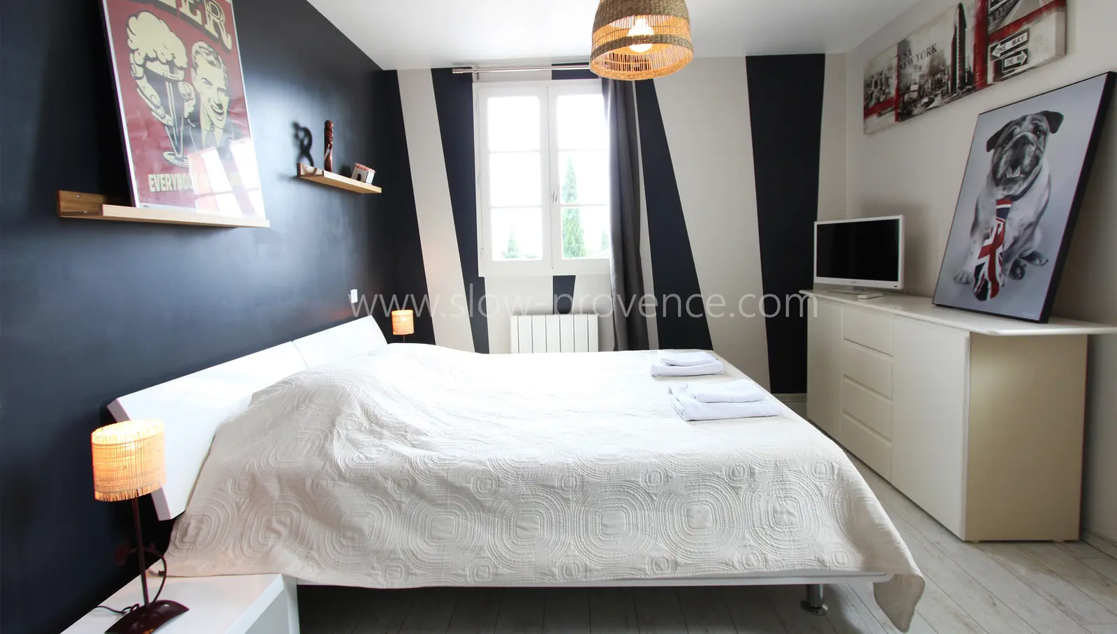 Chambre 1 avec salle de douche privative