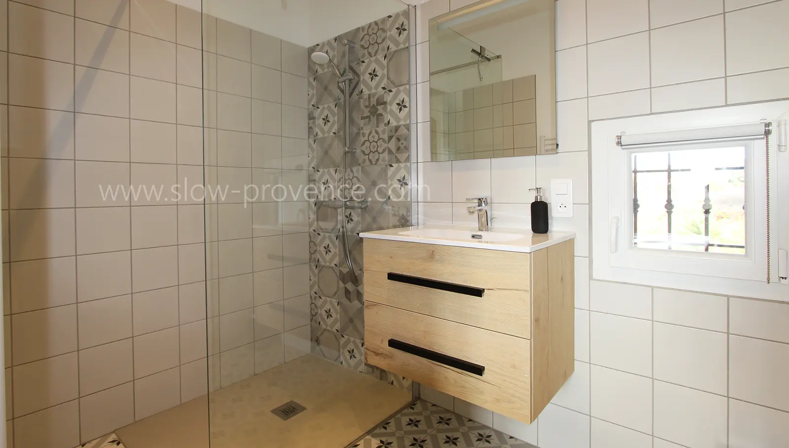 Salle de douche chambre 3