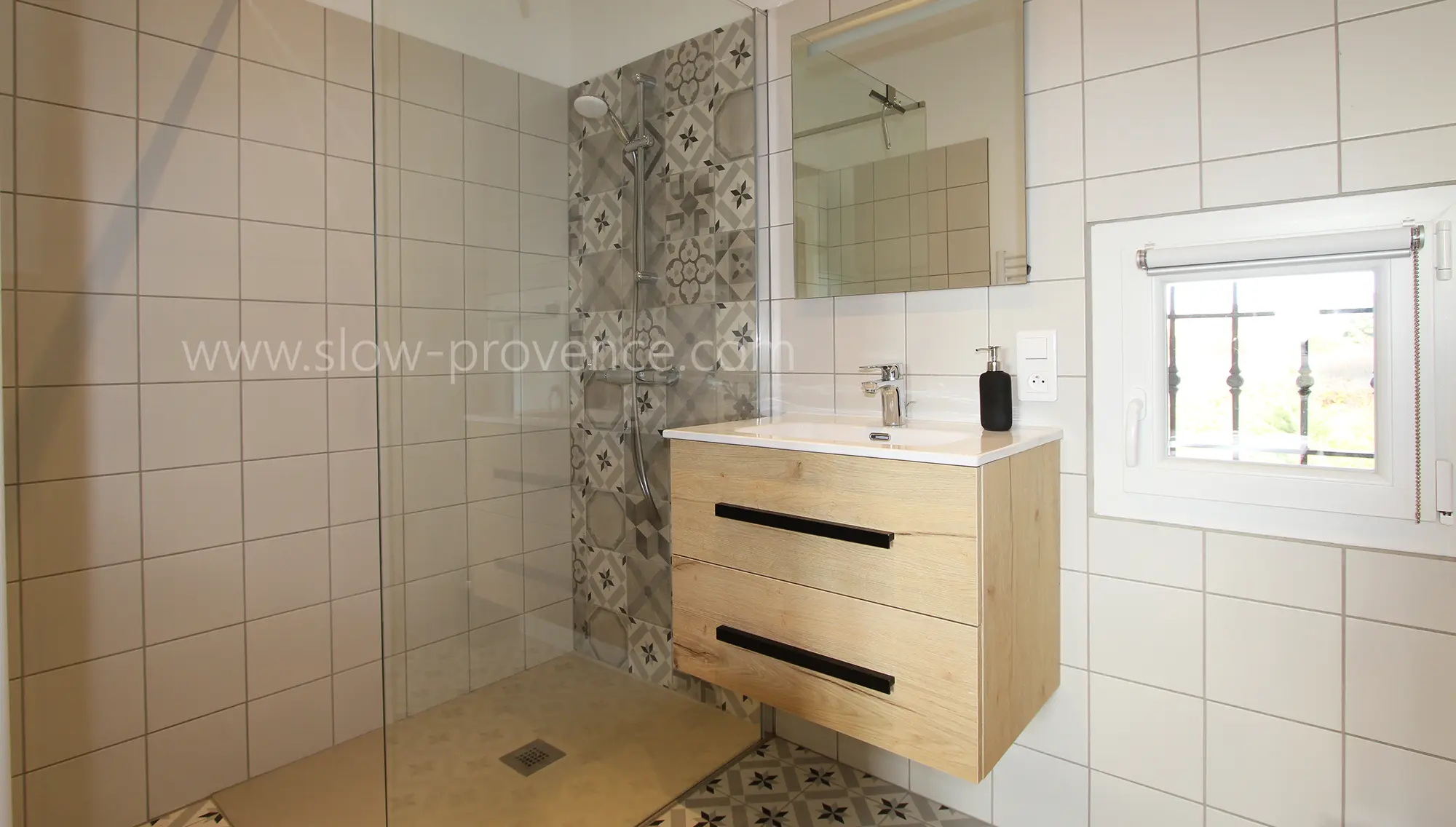 Salle de douche chambre 5