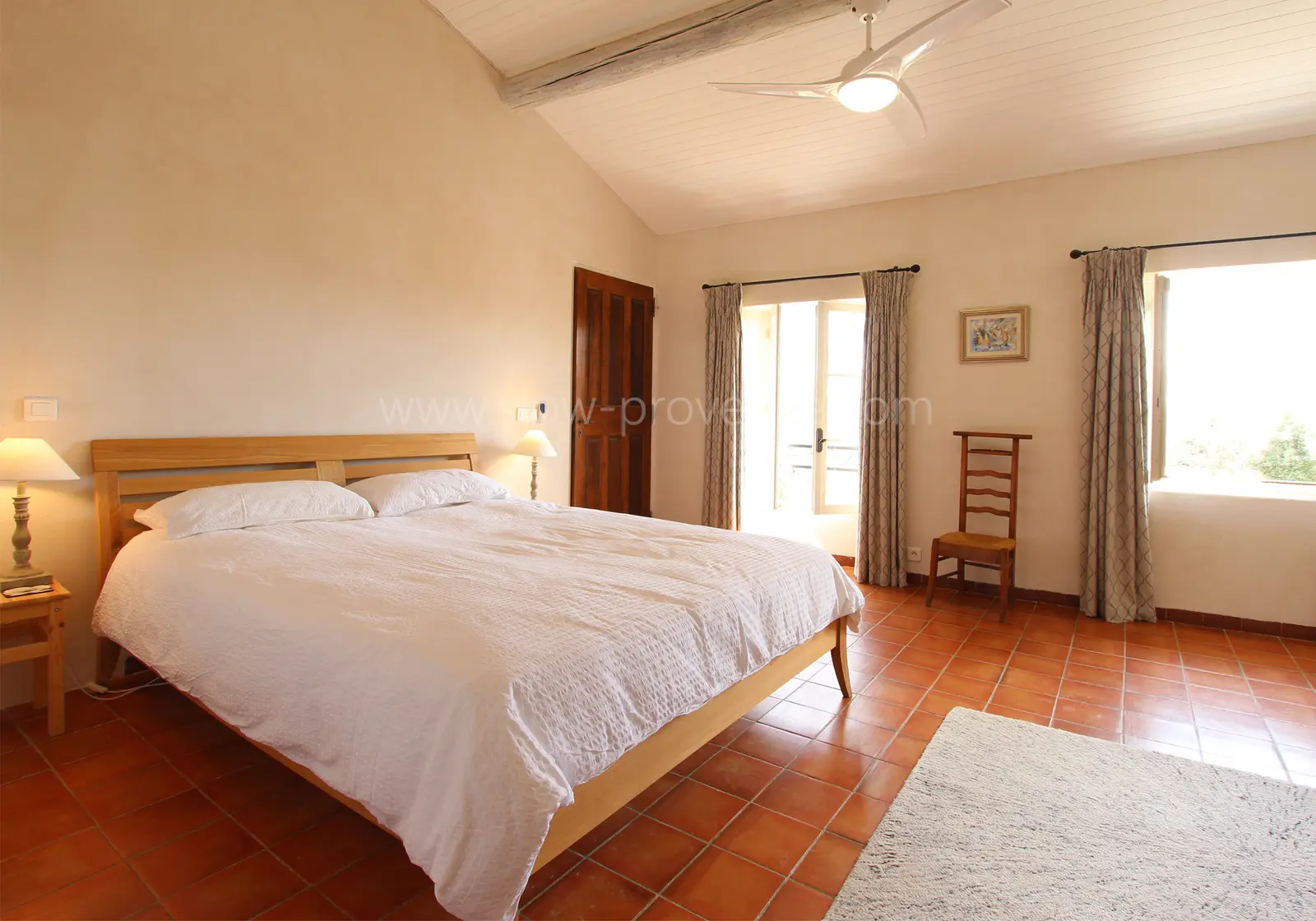 Chambre 2 (NB: chambre traversante, en enfilade avec Chambre 3)