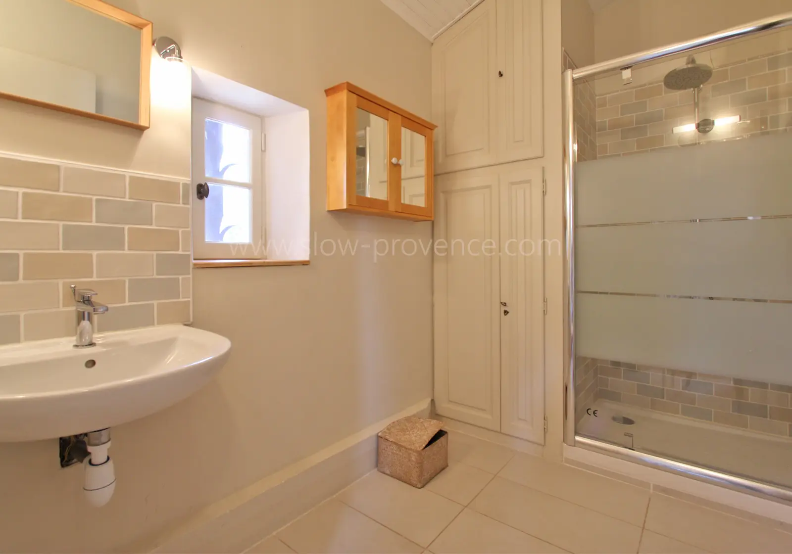 Salle de douche de la chambre 3