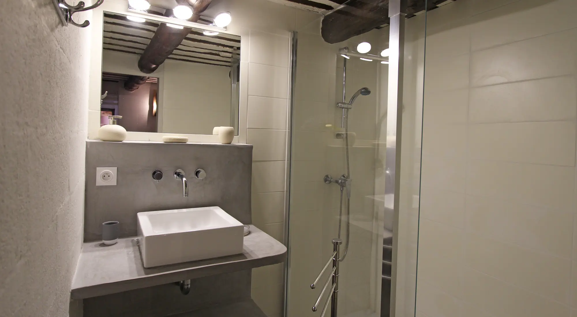 Salle de douche chambre parentale 1