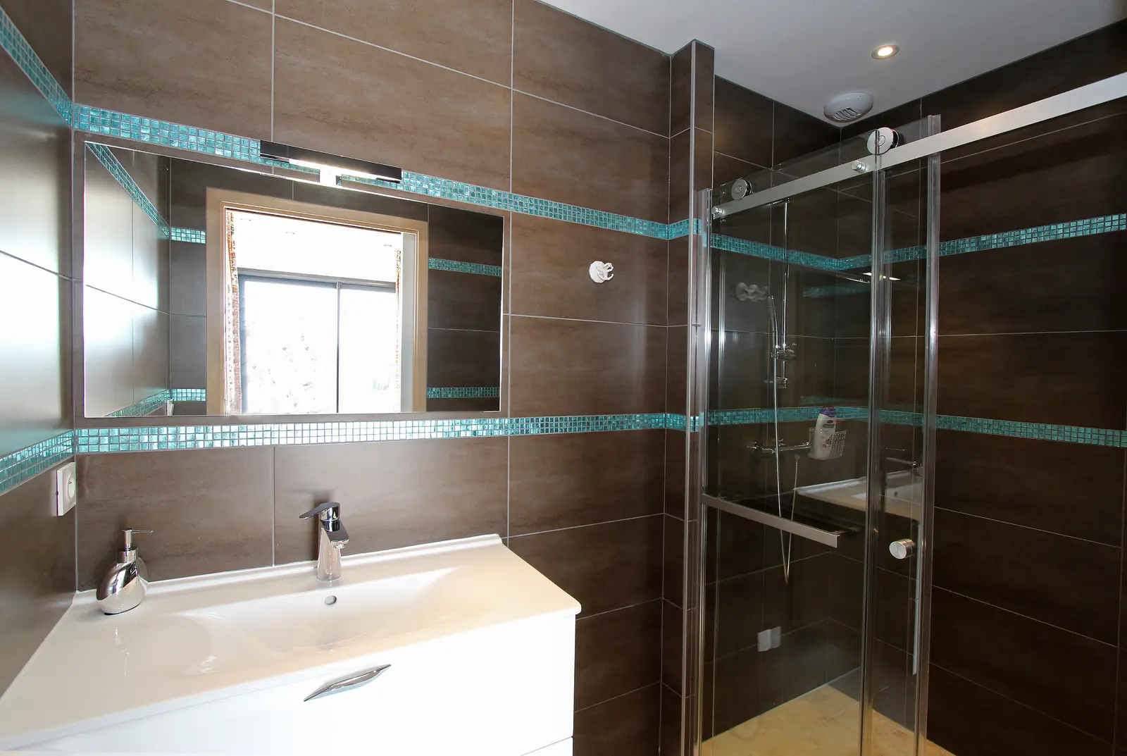 Salle de douche privative de la Chambre 1