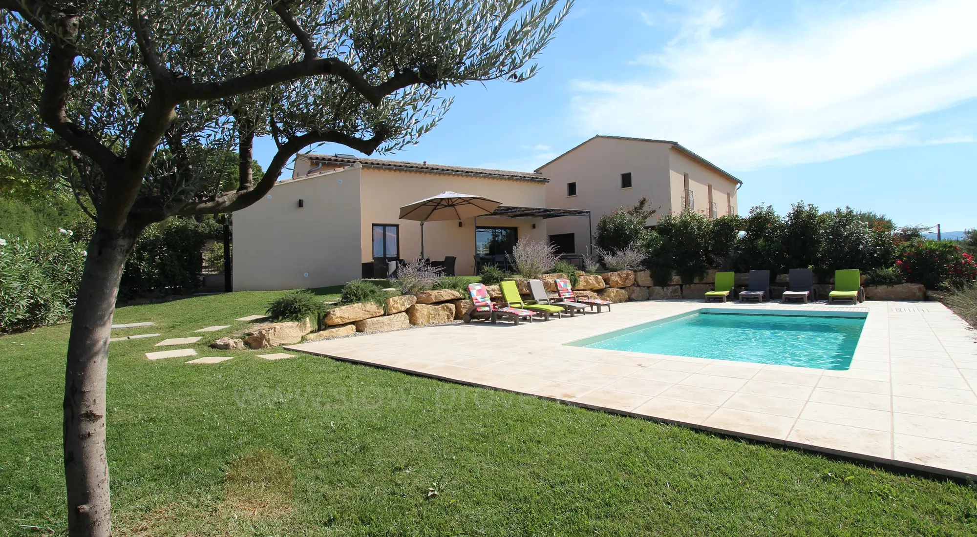 Villa mitoyenne d'un côté