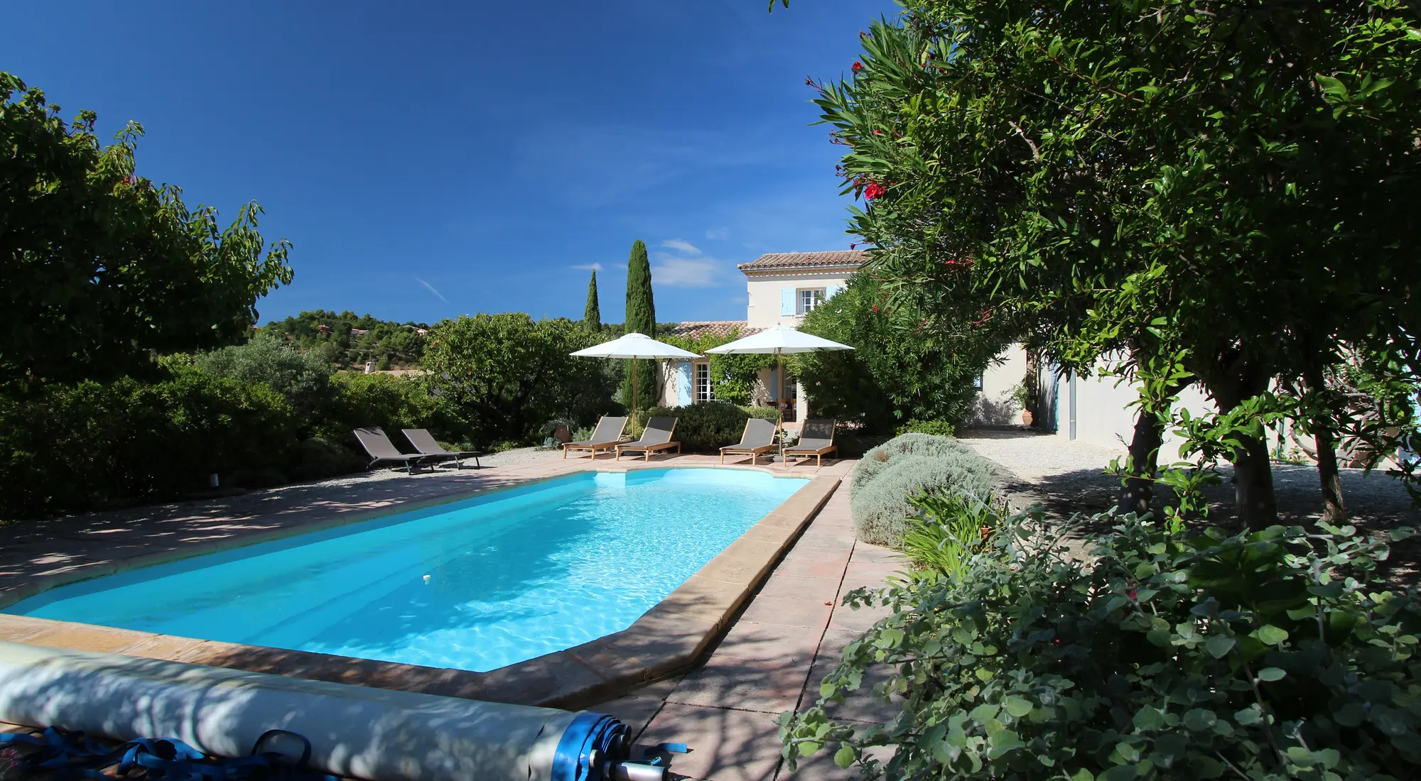 Une belle villa et sa dépendance