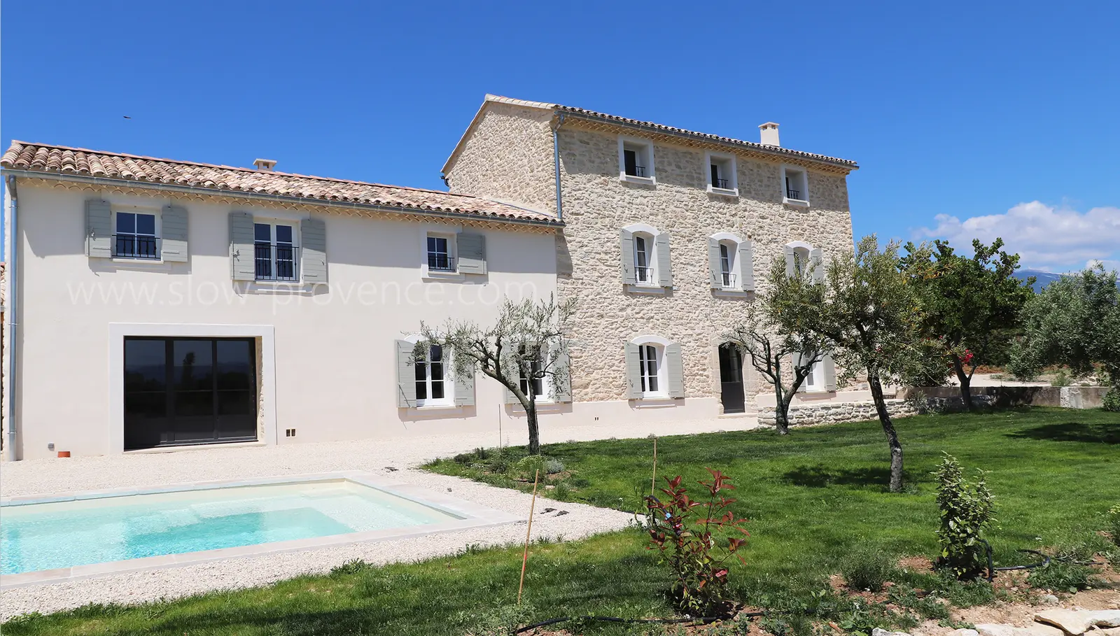 Grand mas avec jardin