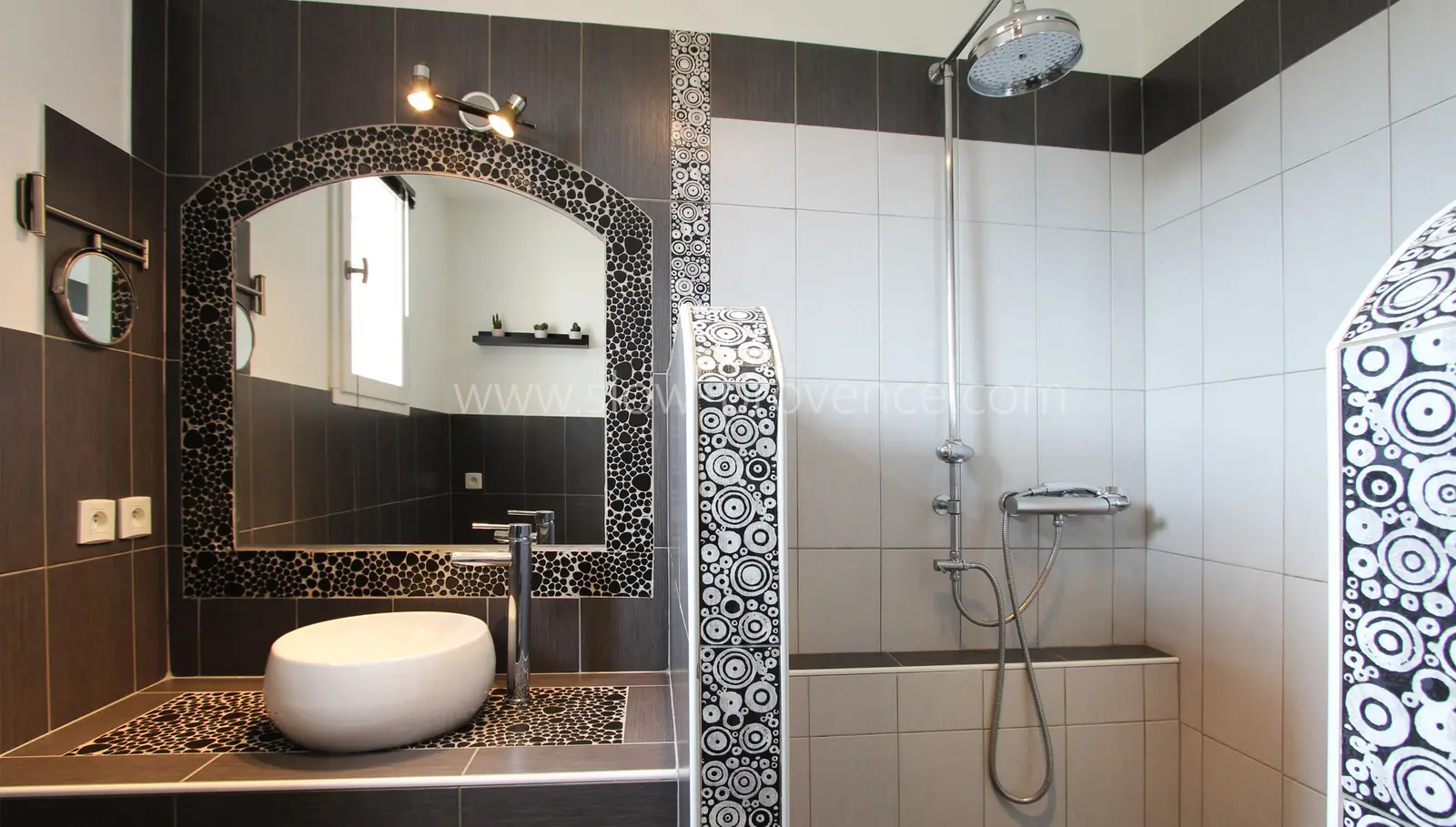 Salle de douche - chambre 1