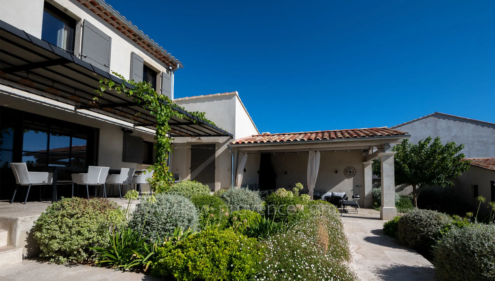 Espace extérieur ombragé
