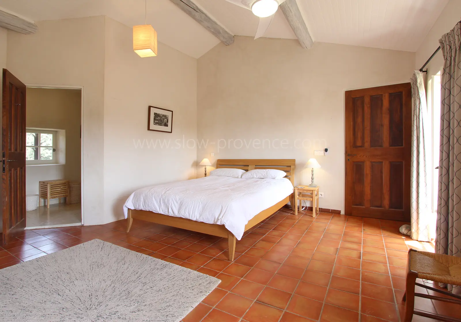 Chambre 2 avec salle de douche privative