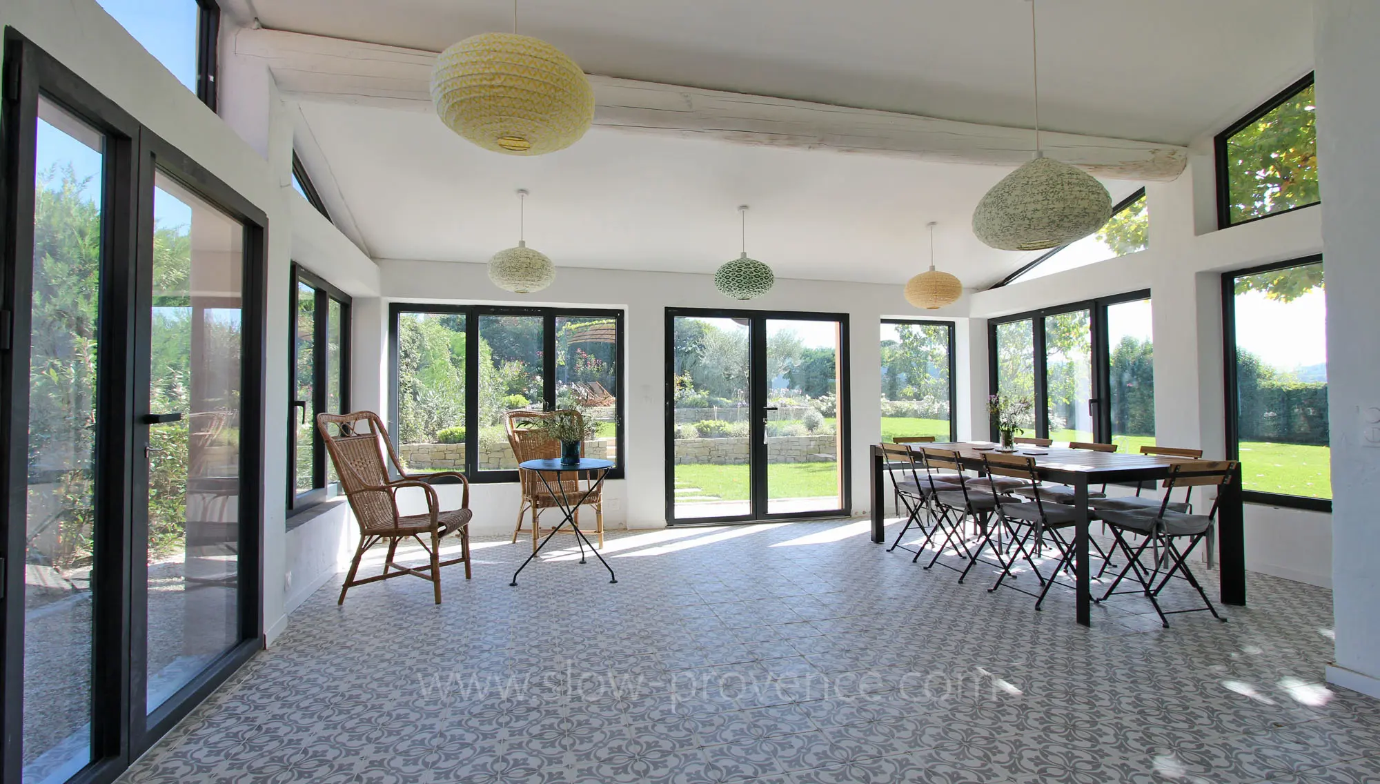 Immense terrasse pour passer de bon moment en famille ou entre amis
