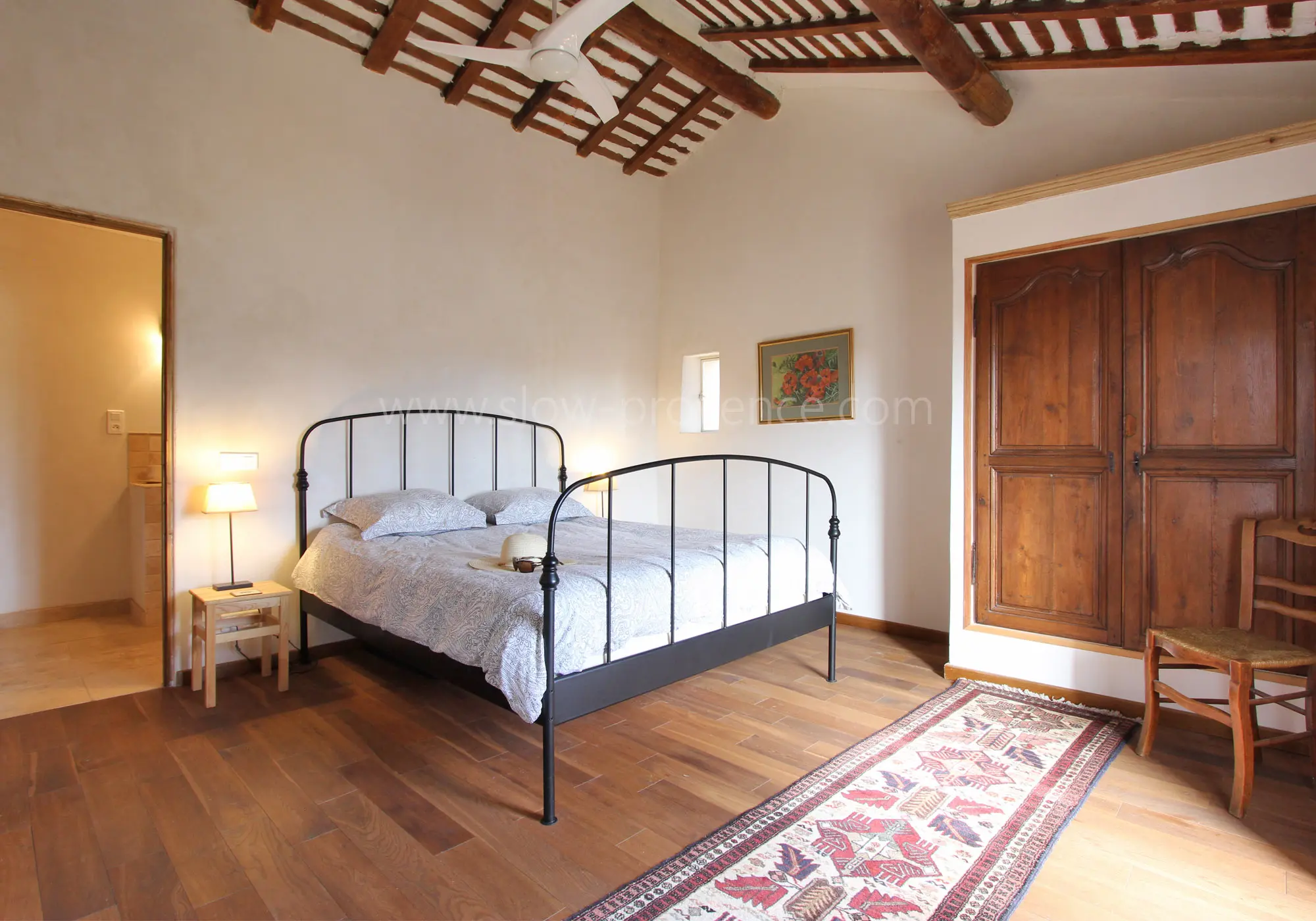 Chambre 1 avec salle de douche privative