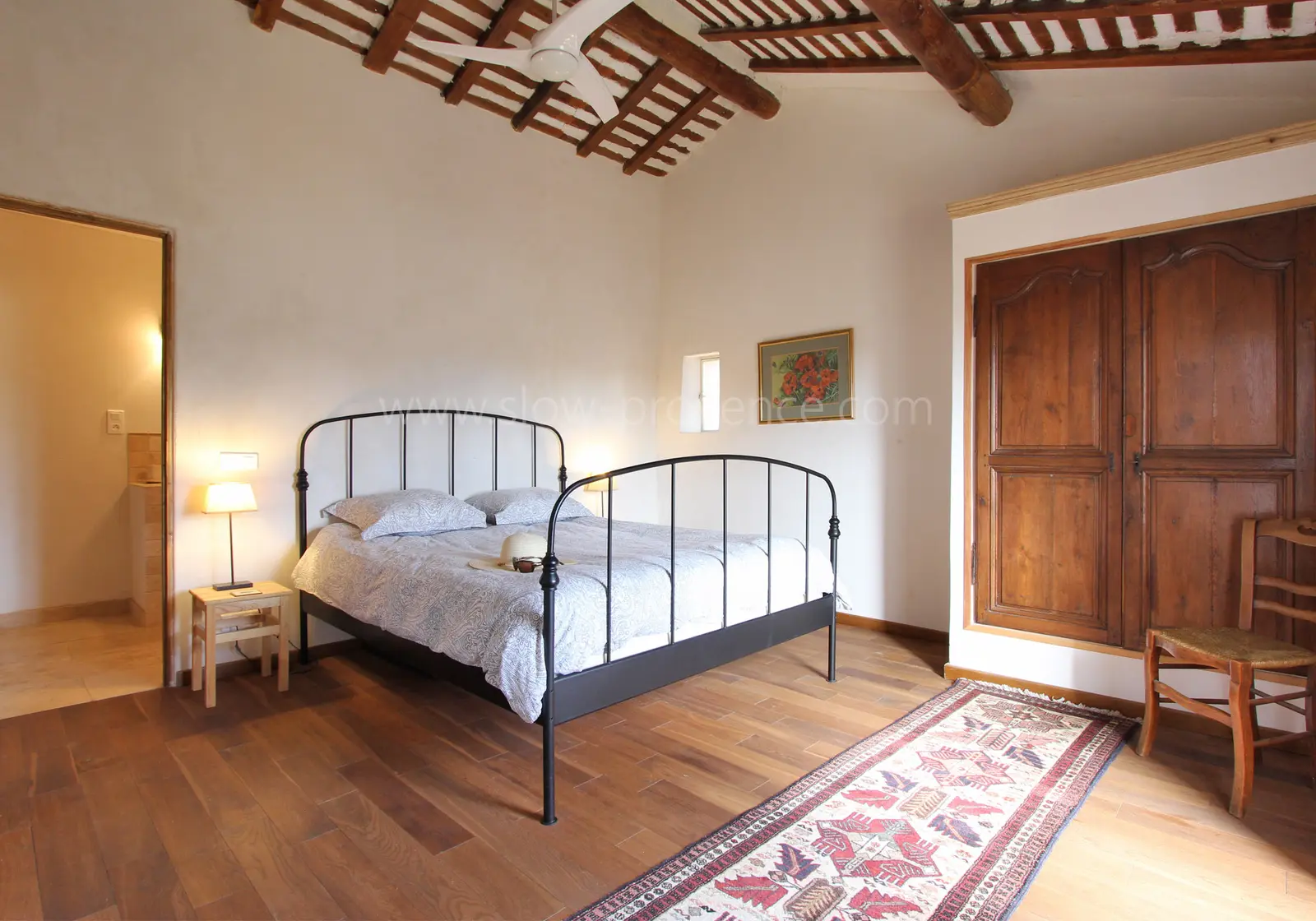 Chambre 1 avec salle de douche privative