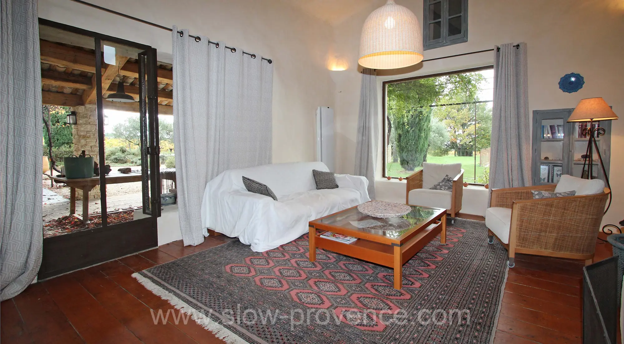 Salon ouvert sur la terrasse