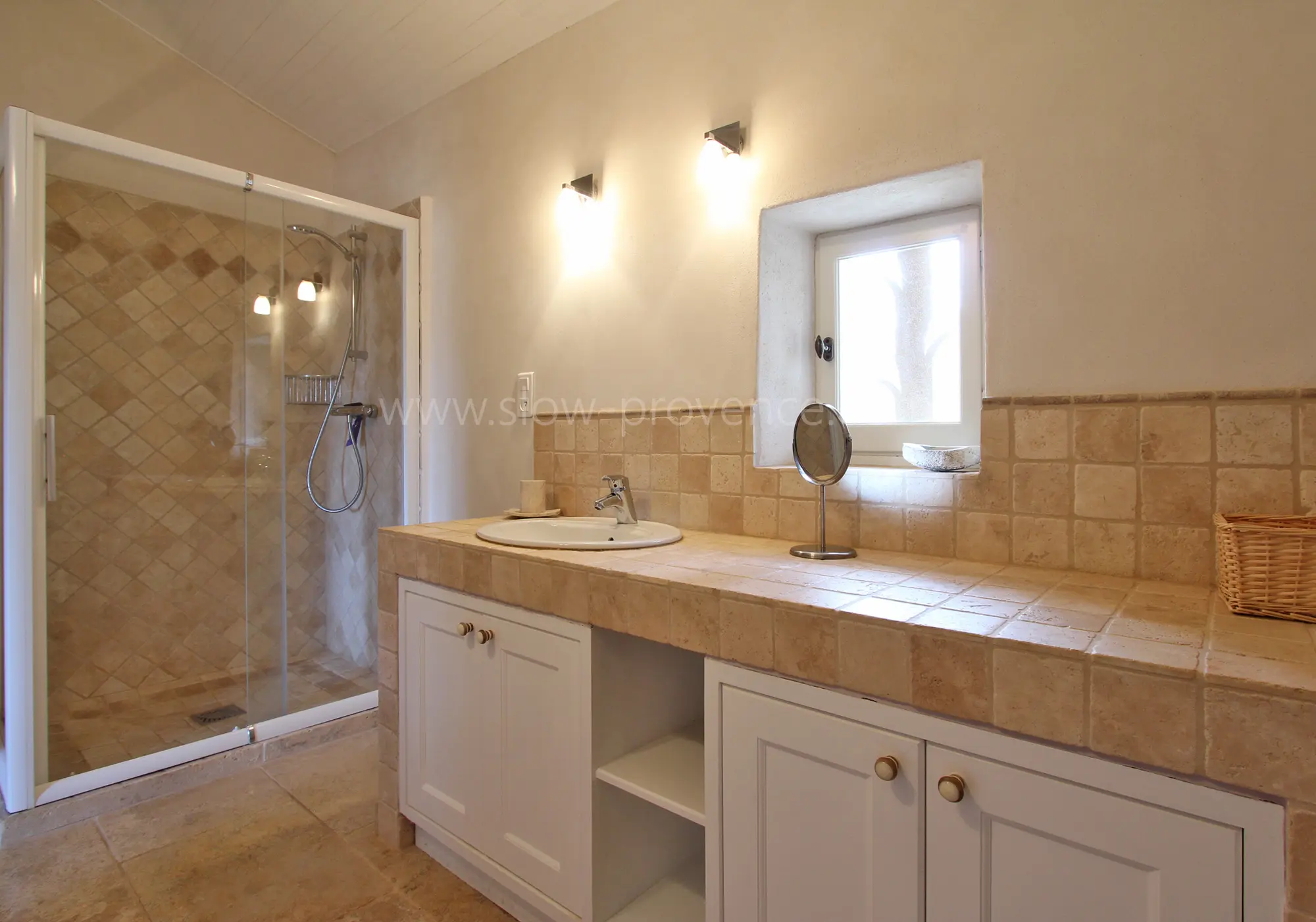 Salle de douche de la chambre 1