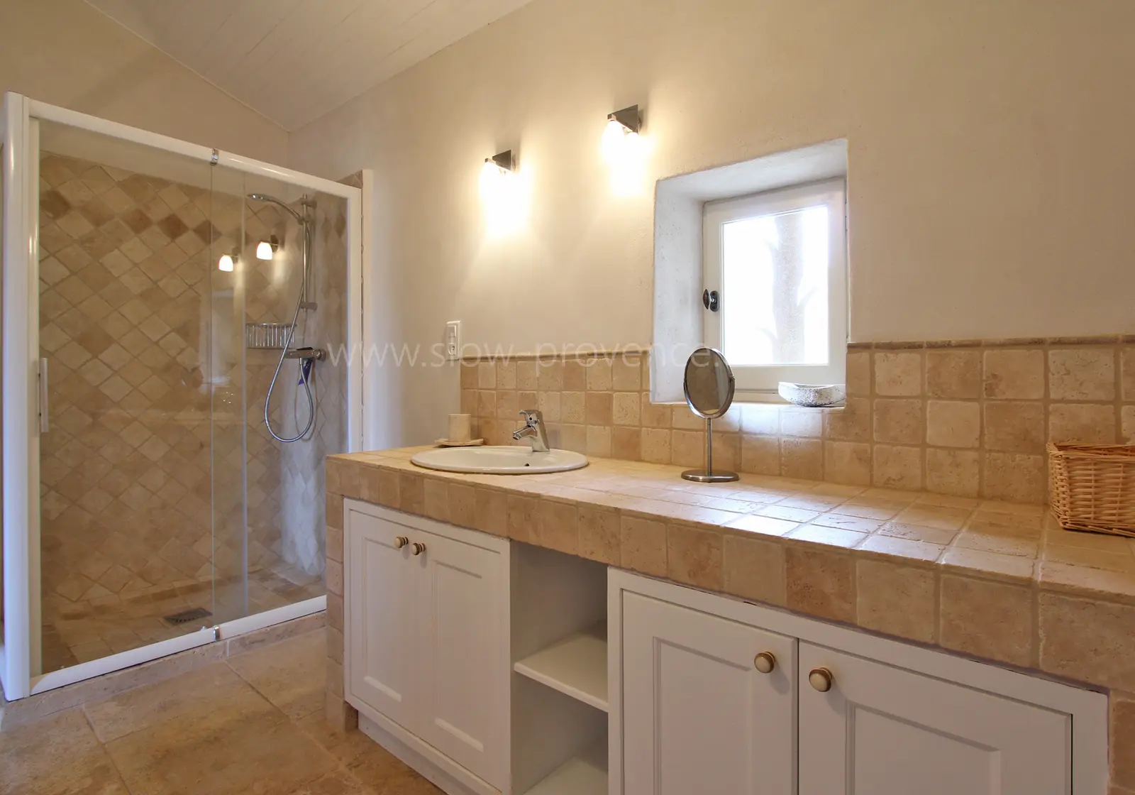 Salle de douche de la chambre 1