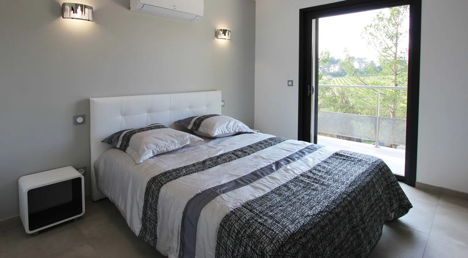 Chambre 3 avec salle de douche et balcon