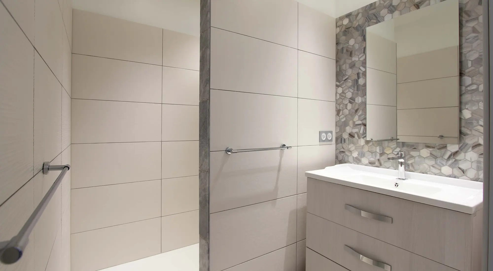 Ensuite bathroom 2