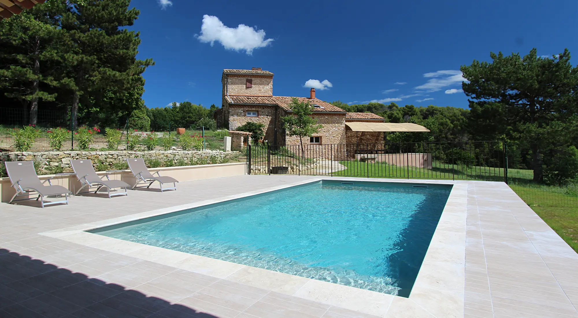 Authentisches provenzalisches Bauernhaus mit beheiztem Pool