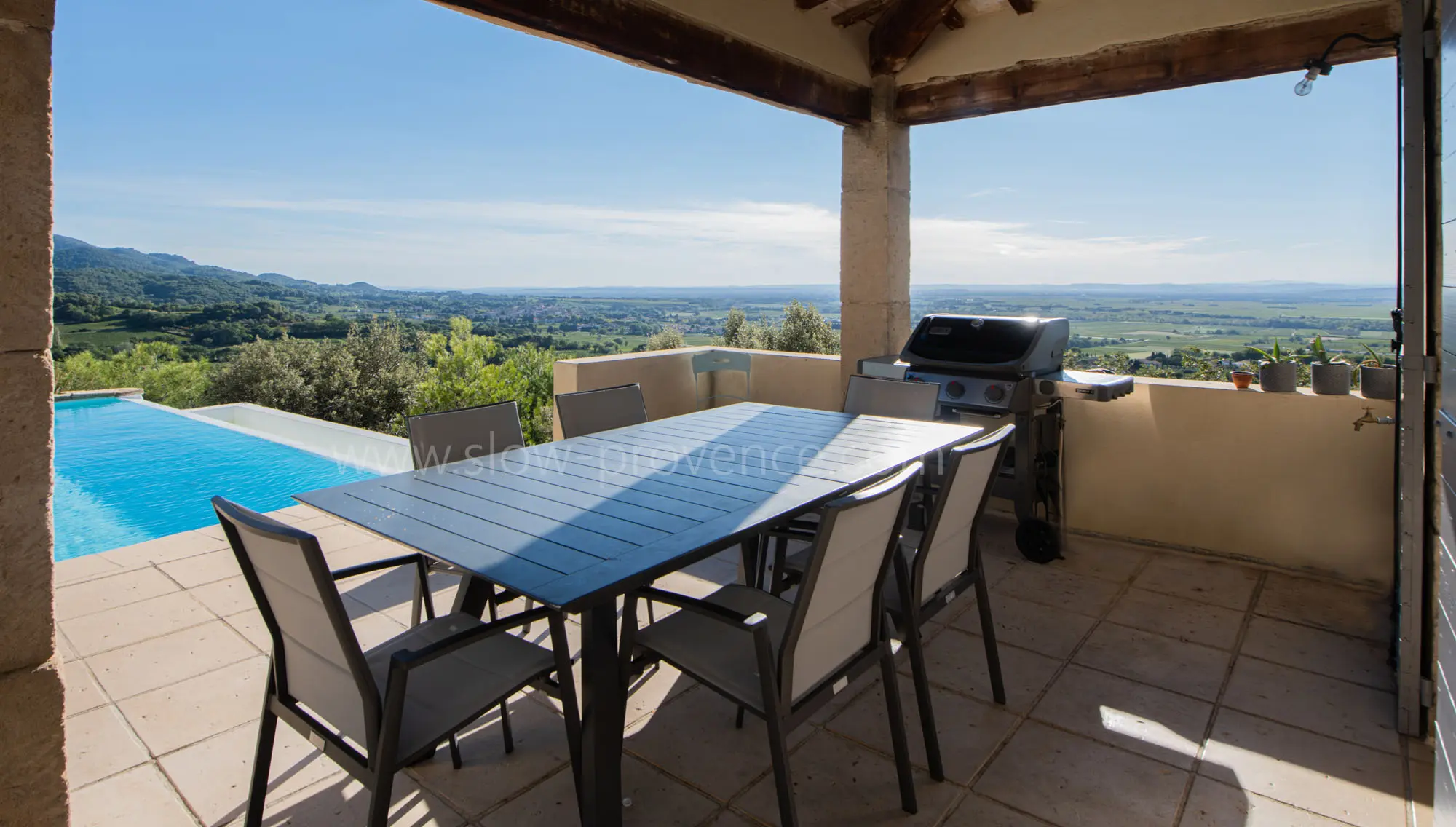 Terrasse couverte avec superbe vue