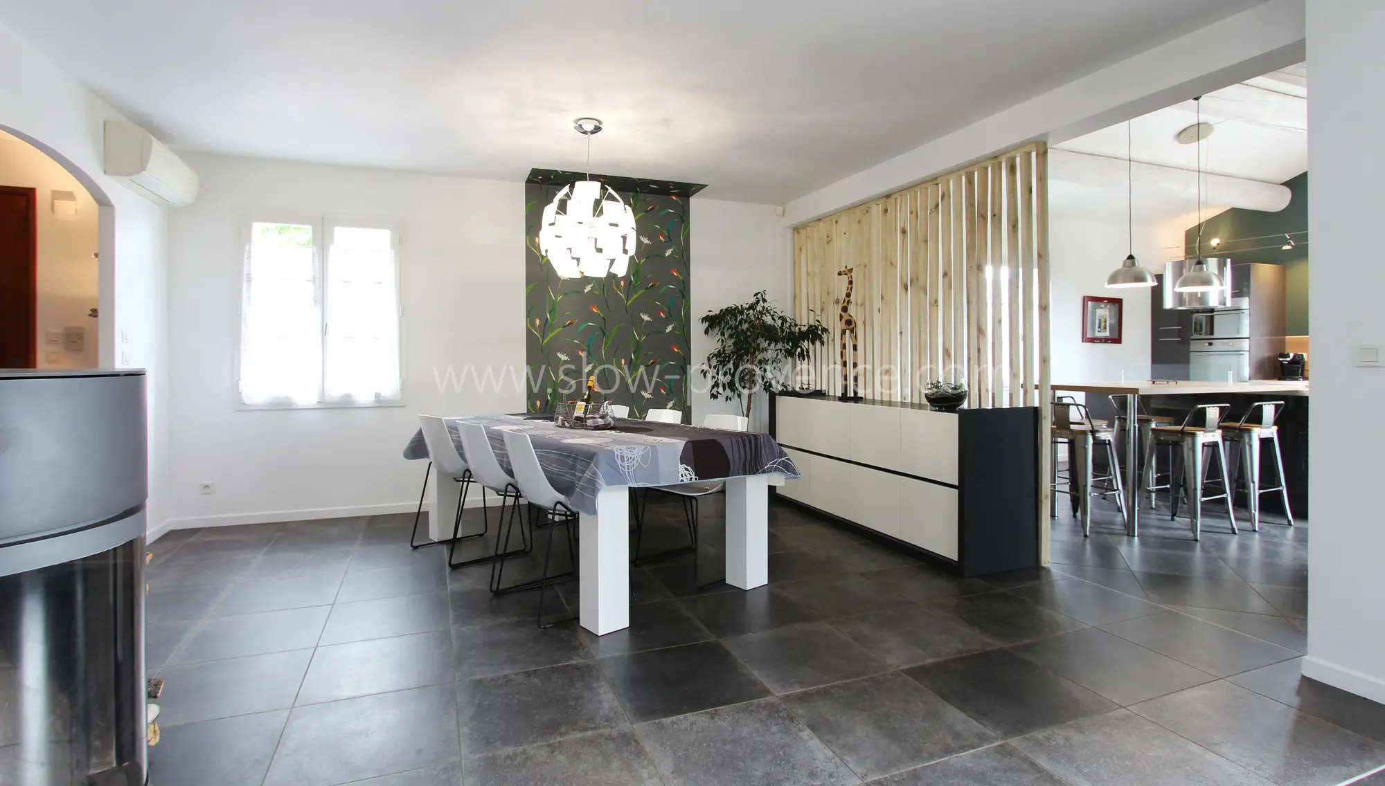 Salle à manger ouverte sur le salon