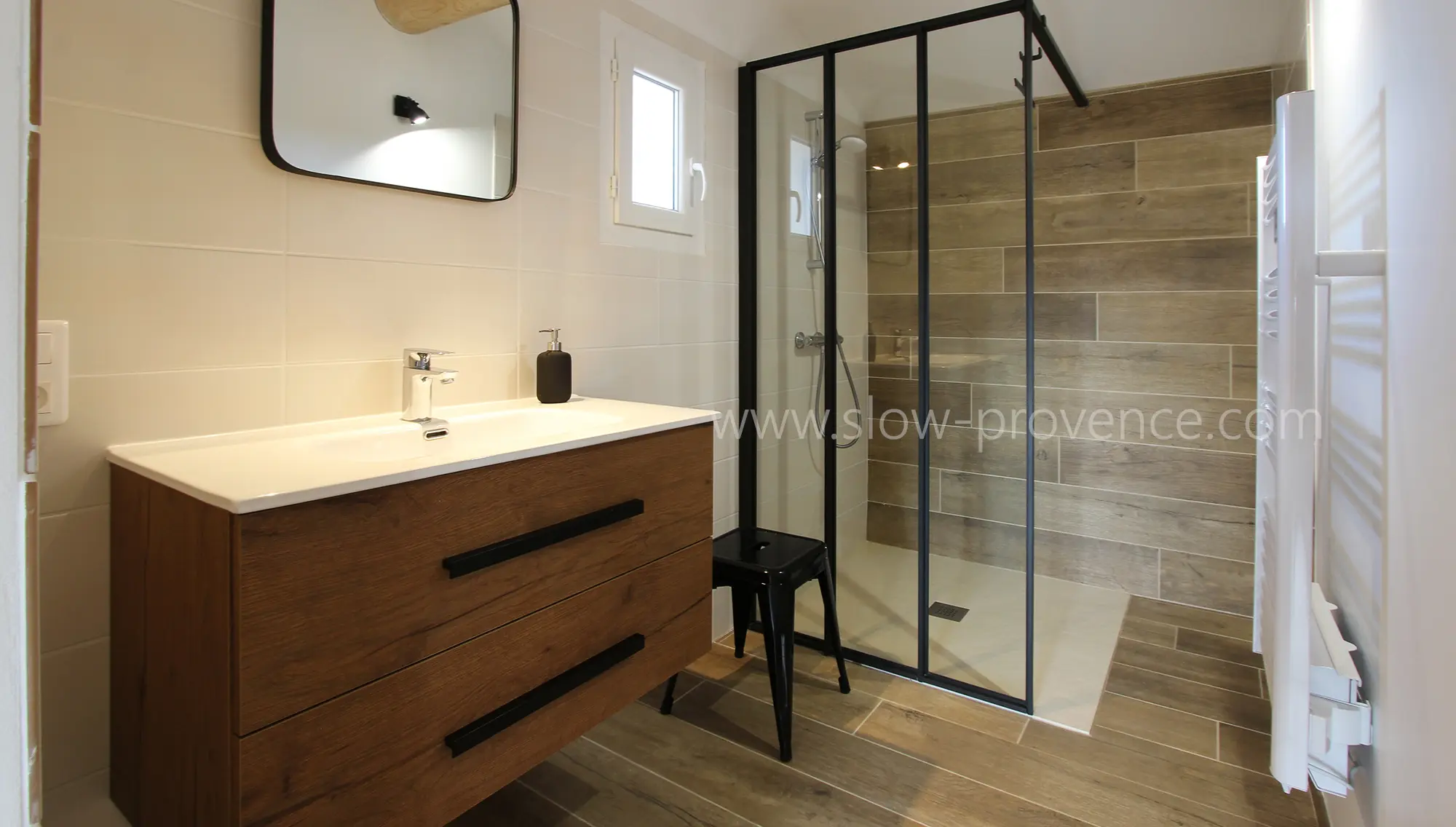 Salle de douche chambre 1