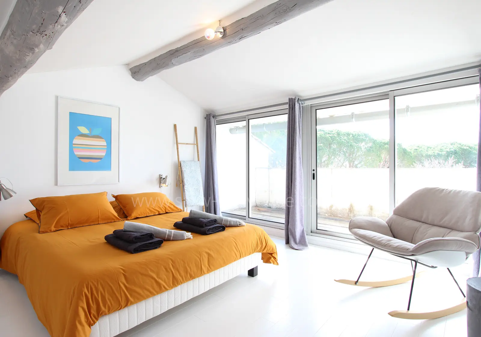 Chambre 1 à l'étage avec terrasse privative