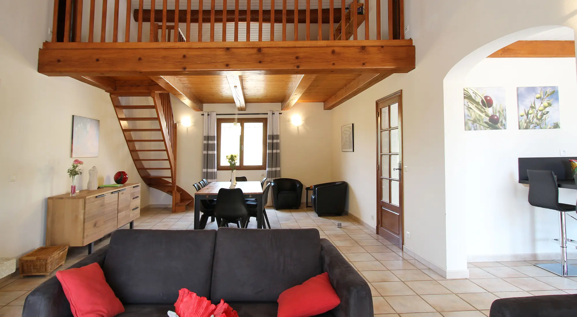 Spacious living room